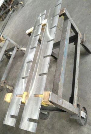 Couteaux à peler adaptés aux bois tropicaux